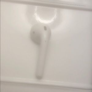 Apple AirPod left ear single pod generation 1